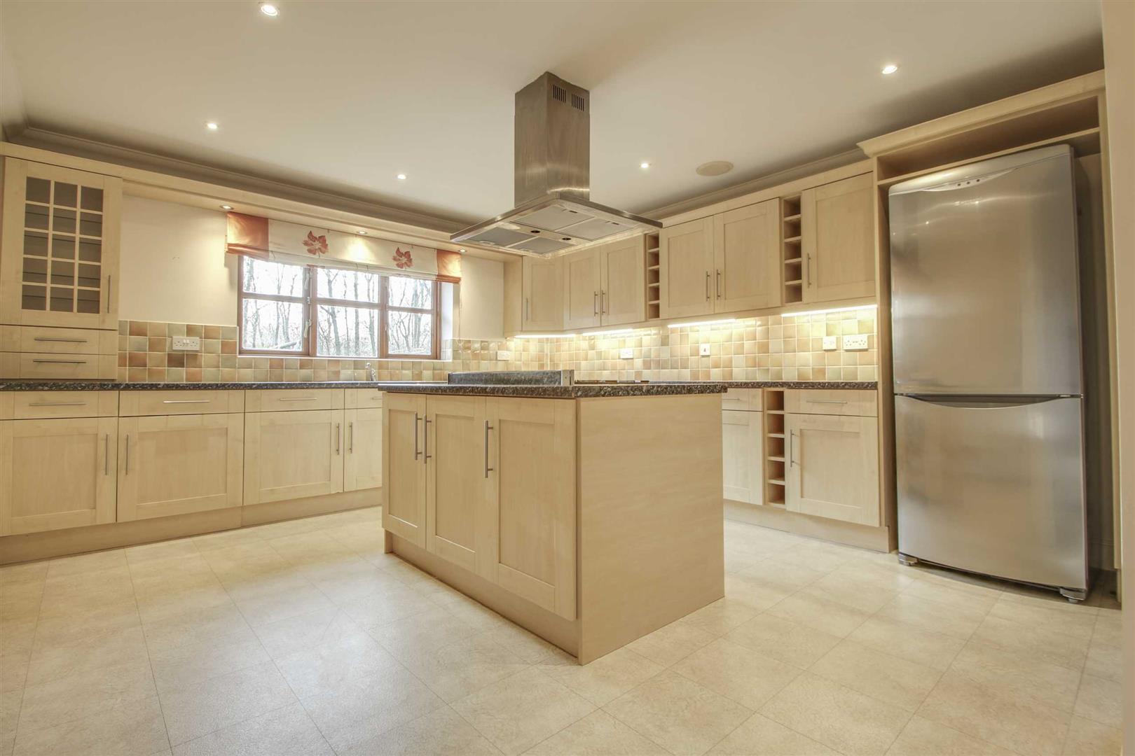 5 bed property in Winstanley Lane, Milton Keynes